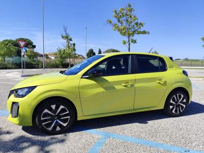 Peugeot 208 208 Hybrid 110 e-DCS6 Style KM0 Giallo usata Roma