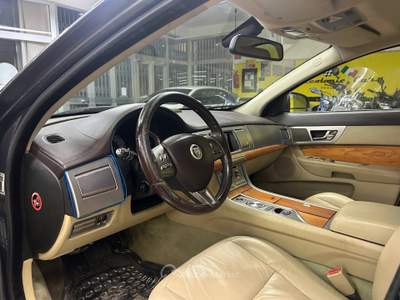 Jaguar XF 2.7 D S V6 Premium Luxury Grigio usata Arezzo