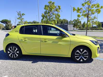 Peugeot 208 208 Hybrid 110 e-DCS6 Style KM0 Giallo usata ROMA