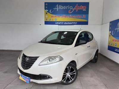 Lancia Ypsilon 1.2 69 CV 5 porte Platinum Beige usata ADRANO