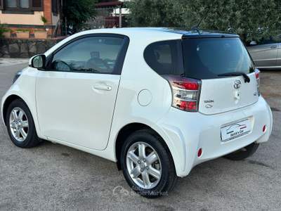 Toyota iQ iQ 1.0 Lounge (high) cvt Bianco usata SAN GREGORIO DI CATANIA