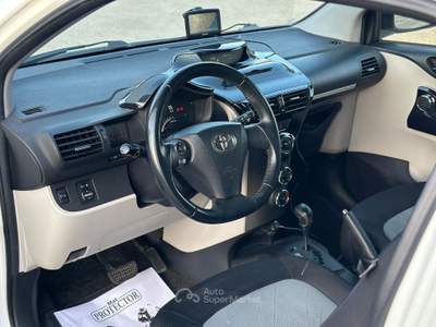 Toyota iQ iQ 1.0 Lounge (high) cvt Bianco usata SAN GREGORIO DI CATANIA