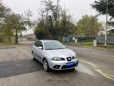 Seat Ibiza IBIZA 1.4 FULL OPTIONAL NEOPATENTATI Argento usata Corsico