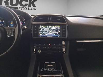 Jaguar F-Pace  -  2.0d prestige awd 180cv auto Bianco usata Pisa