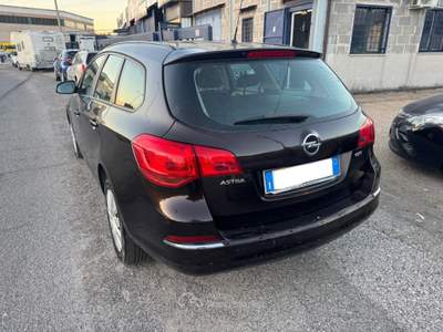 Opel Astra 1.7 CDTI 110CV Sports Tourer Elective Rosso usata Mentana