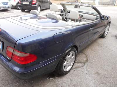 Mercedes-Benz CLK MERCEDES CLK CABRIO Blu/Azzurro usata Monsummano Terme