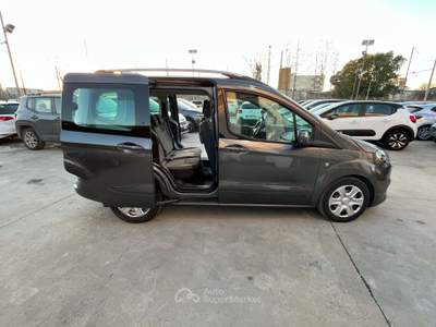 Ford Tourneo Courier 95cv Grigio usata Anzio