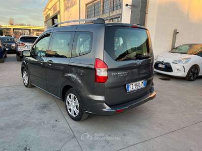 Ford Tourneo Courier 95cv Grigio usata Anzio