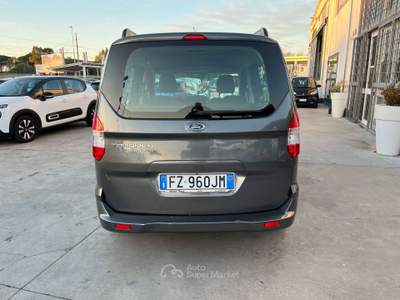 Ford Tourneo Courier 95cv Grigio usata Anzio