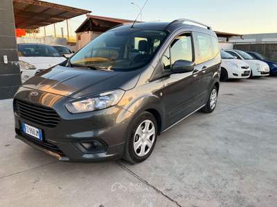 Ford Tourneo Courier 95cv Grigio usata Anzio