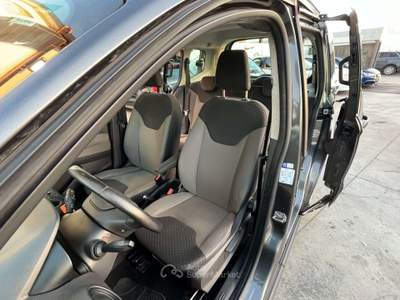 Ford Tourneo Courier 95cv Grigio usata Anzio