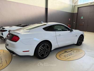 Ford Mustang Fastback 5.0 V8 aut. GT Bianco usata Medesano