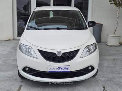 Lancia Ypsilon 1.0 firefly hybrid Gold s&s 70cv Bianco usata Vittoria