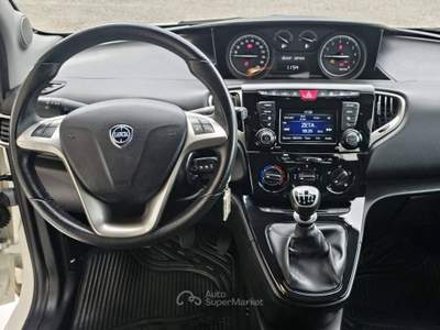 Lancia Ypsilon 1.0 firefly hybrid Gold s&s 70cv Bianco usata Vittoria
