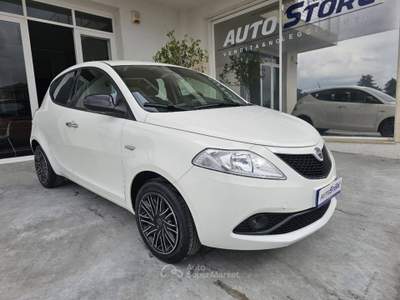 Lancia Ypsilon 1.0 firefly hybrid Gold s&s 70cv Bianco usata Vittoria