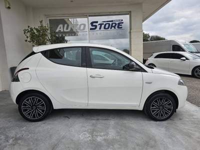 Lancia Ypsilon 1.0 firefly hybrid Gold s&s 70cv Bianco usata Vittoria