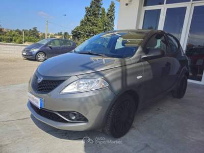 Lancia Ypsilon 1.0 firefly hybrid Silver s&s 70cv Grigio usata Vittoria Lancia Ypsilon 1.0 firefly hybrid Silver s&s 70cv Grigio usata Vittoria
