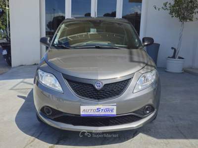 Lancia Ypsilon 1.0 firefly hybrid Silver s&s 70cv Grigio usata Vittoria