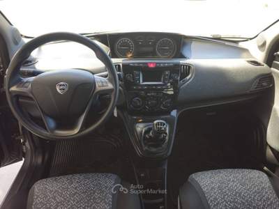 Lancia Ypsilon 1.0 firefly hybrid Silver s&s 70cv Grigio usata Vittoria