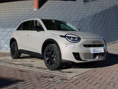 Fiat 600 Hybrid 110 CV DCT MHEV La Prima II Beige usata Denno