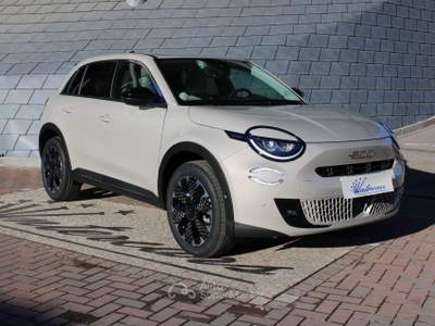 Fiat 600 Hybrid 110 CV DCT MHEV La Prima II Beige usata Denno