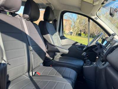 Opel Vivaro TOURER 9 POSSTI PASSO LUNGO 125 CV Nero usata Venezia