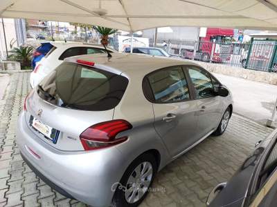 Peugeot 208 OTTIME CONDIZIONI Argento usata Mondragone
