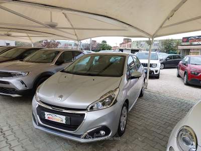 Peugeot 208 OTTIME CONDIZIONI Argento usata Mondragone