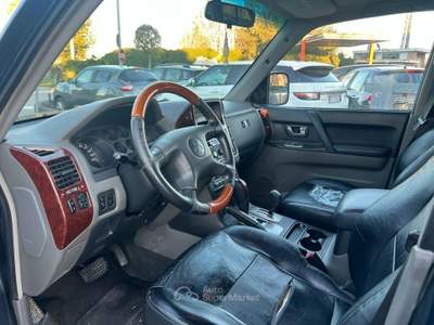 Mitsubishi Pajero 3.2 16V DI-D 5p. GLX Automatico 7 posti Nero usata Oderzo