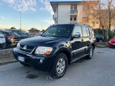 Mitsubishi Pajero 3.2 16V DI-D 5p. GLX Automatico 7 posti Nero usata Oderzo