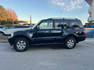 Mitsubishi Pajero 3.2 16V DI-D 5p. GLX Automatico 7 posti Nero usata Oderzo