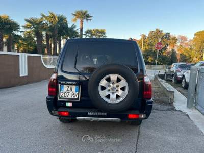 Mitsubishi Pajero 3.2 16V DI-D 5p. GLX Automatico 7 posti Nero usata Oderzo