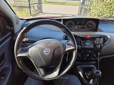 Lancia Ypsilon Ideale per neopatentati Rosso usata La Loggia