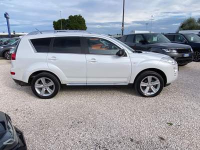 Peugeot 4007 DCS Féline 7 POSTI 4x4 UNICO PROPIETARIO PELLE NAVY RETRO Bianco usata Corato