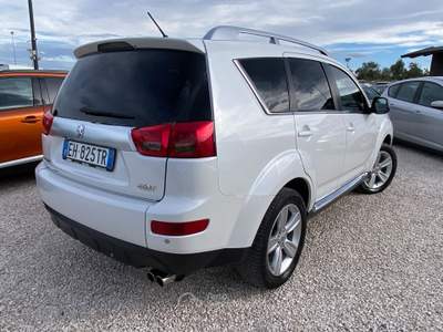 Peugeot 4007 DCS Féline 7 POSTI 4x4 UNICO PROPIETARIO PELLE NAVY RETRO Bianco usata Corato