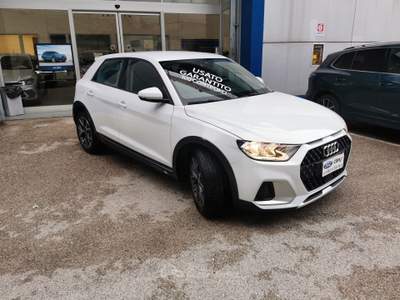 Audi A1 citycarver 30 TFSI 110cv S tronic Identity Contrast Bianco usata Cercola