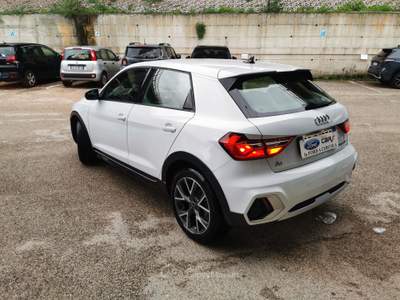 Audi A1 citycarver 30 TFSI 110cv S tronic Identity Contrast Bianco usata Cercola