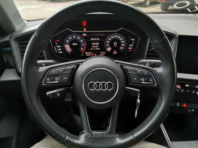 Audi A1 citycarver 30 TFSI 110cv S tronic Identity Contrast Bianco usata Cercola