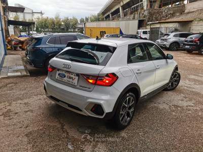 Audi A1 citycarver 30 TFSI 110cv S tronic Identity Contrast Bianco usata Cercola