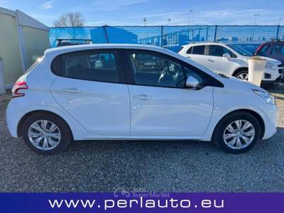 Peugeot 208 1.4 8V HDi 68CV 5p. Active Bianco usata Arezzo