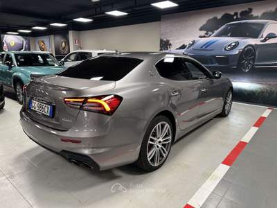 Maserati Ghibli III 2021 2.0 mhev Gransport 330cv auto Grigio usata Desenzano del Garda