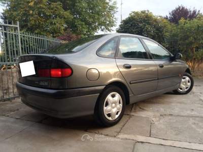 Renault Laguna 1.8i cat RXE  5p 84.900km reali !! ok neopatentati Grigio usata Moncalieri