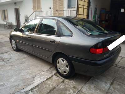 Renault Laguna 1.8i cat RXE  5p 84.900km reali !! ok neopatentati Grigio usata Moncalieri