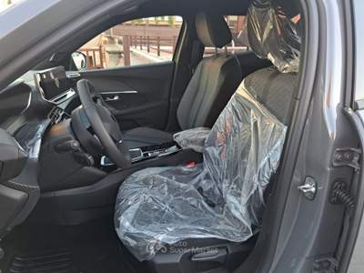 Peugeot 2008 HYBRID 136 e-DCS6 ALLURE - KMZERO ITALIANA Grigio usata Ciampino