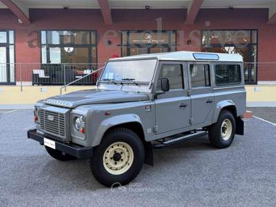 Land Rover Defender Classic Defender Works V8 Islay edition Grigio usata Pistoia