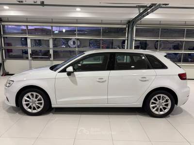 Audi A3  - a3 sportback 30 1.6 tdi 116cv Bianco usata Salerno