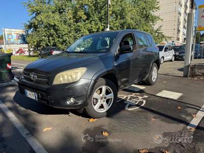 Toyota RAV4 RAV 4 2.2 D 177 CV Luxury 4x4 usata Torino