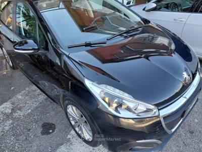 Peugeot 208 208 5p 1.2 puretech Active 82cv NEOPATENTATI Nero usata Fagnano Olona