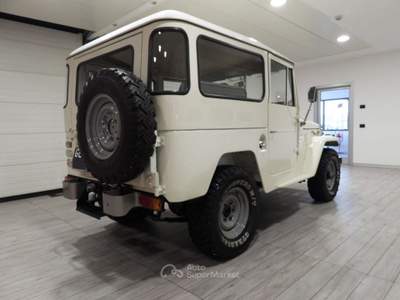 Toyota Land Cruiser FJ 40 - ECCELSA - AUTOVETTURA 6 POSTI (1972) Bianco usata Grumello del Monte