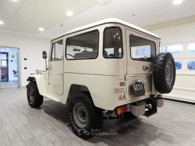 Toyota Land Cruiser FJ 40 - ECCELSA - AUTOVETTURA 6 POSTI (1972) Bianco usata Grumello del Monte